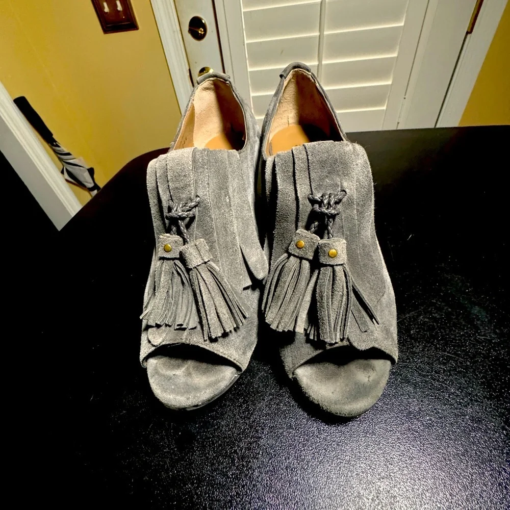 Anyi Lu gray suede sedge peep toe  bootie shoe
